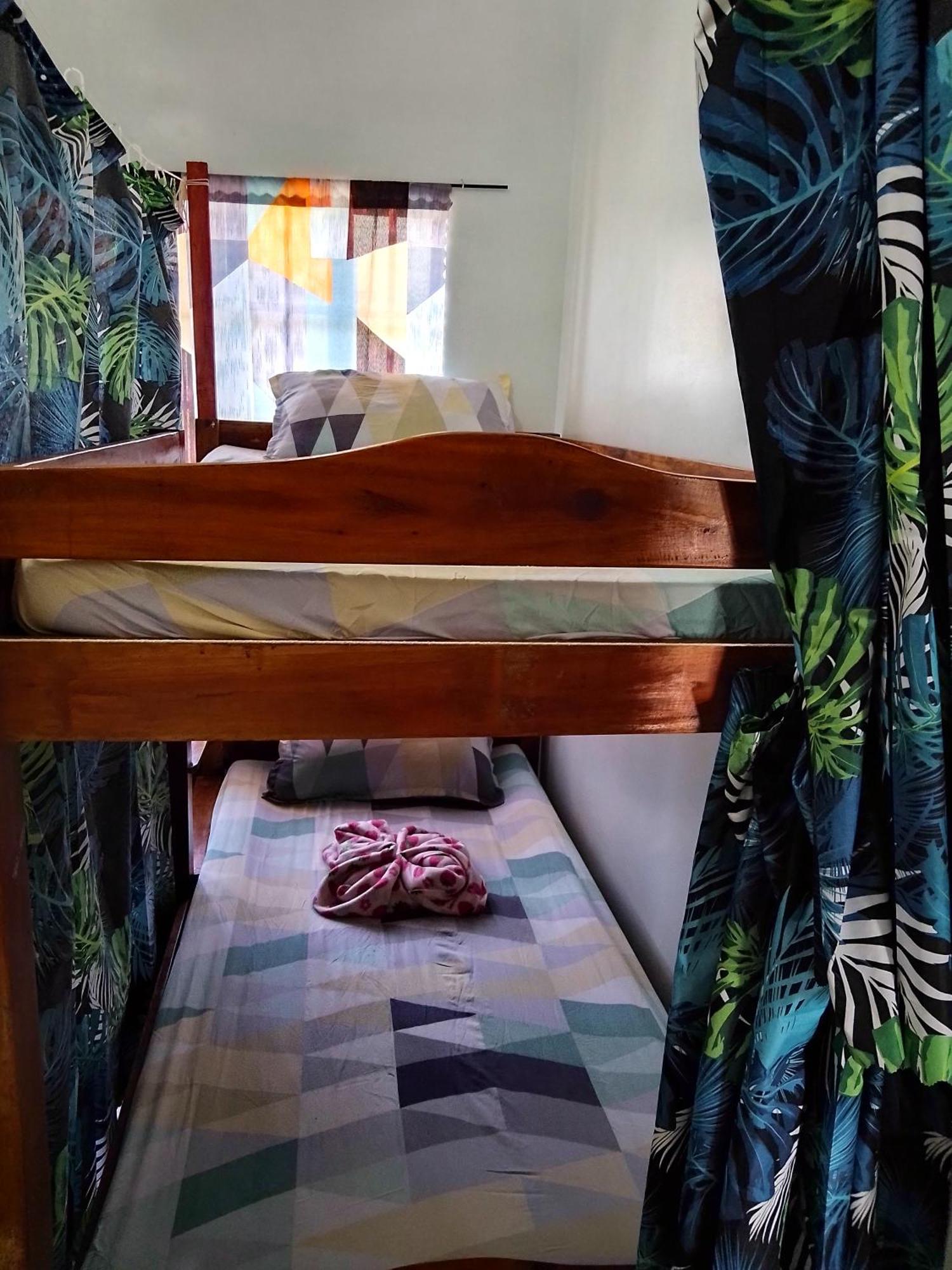 Estrelle Orange House - Backpackers Hub Apartment Puerto Princesa Ngoại thất bức ảnh