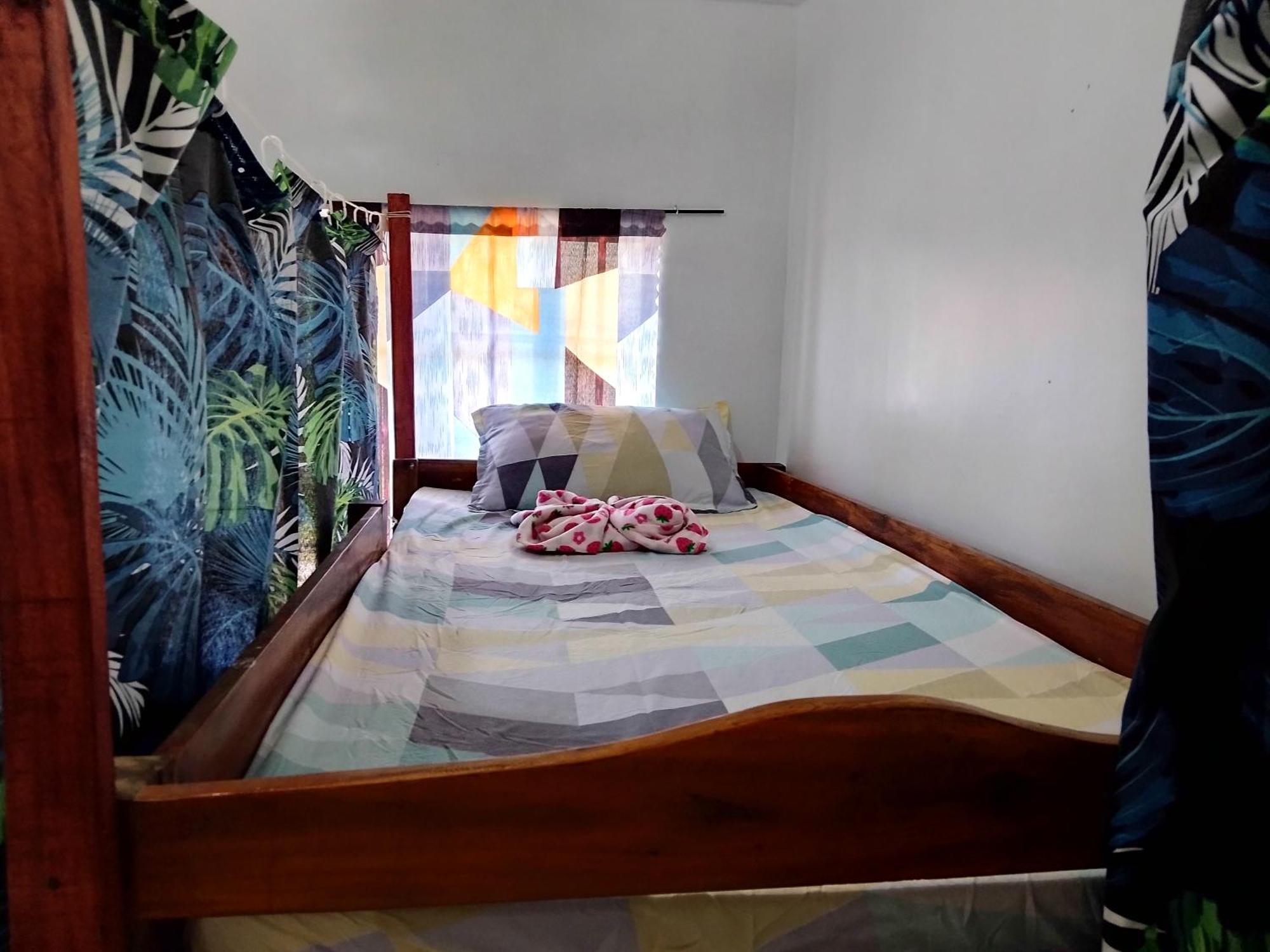 Estrelle Orange House - Backpackers Hub Apartment Puerto Princesa Ngoại thất bức ảnh