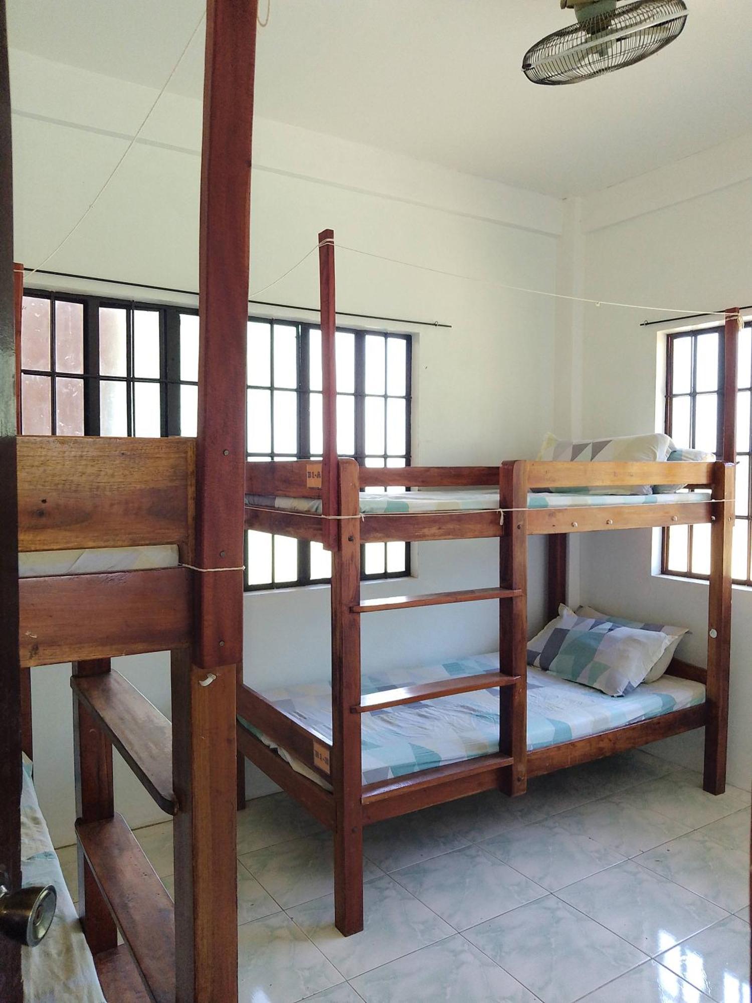 Estrelle Orange House - Backpackers Hub Apartment Puerto Princesa Ngoại thất bức ảnh