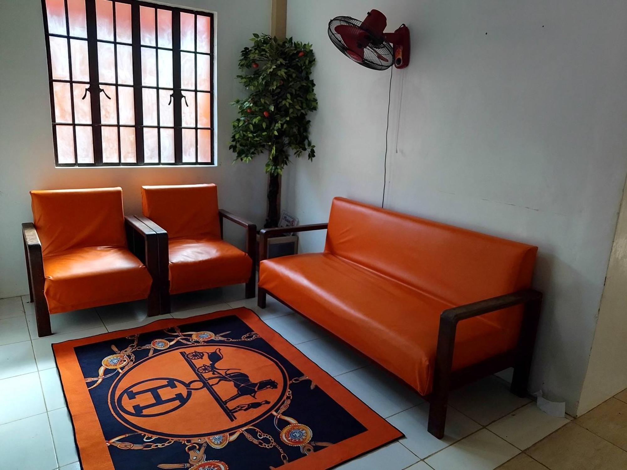 Estrelle Orange House - Backpackers Hub Apartment Puerto Princesa Ngoại thất bức ảnh